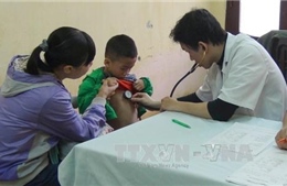 Ninh Bình khám bệnh và cấp thuốc miễn phí cho 200 trẻ em nghèo